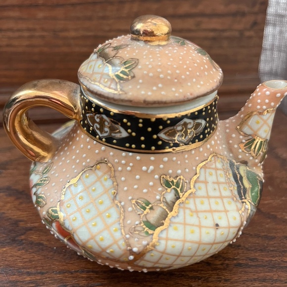 Vintage Porcelain Hand Painted Floral Moriage Enameled Teapot Gold Tone Accents - Picture 2 of 4